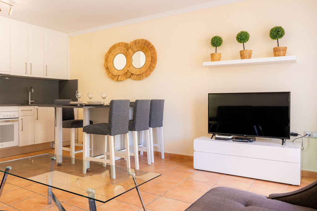 Cocina Salón en Apartamentos y Villas El Sultán.