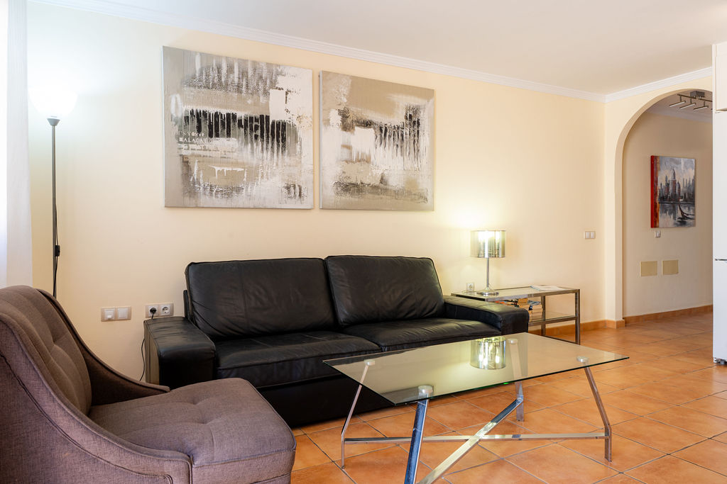 Amplio Salón de las villas en Apartamentos y Villas El Sultán.