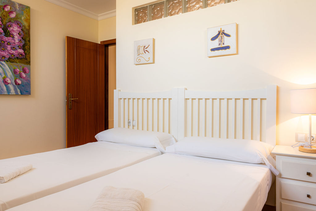 Confortable habitación en Apartamentos y Villas El Sultán.
